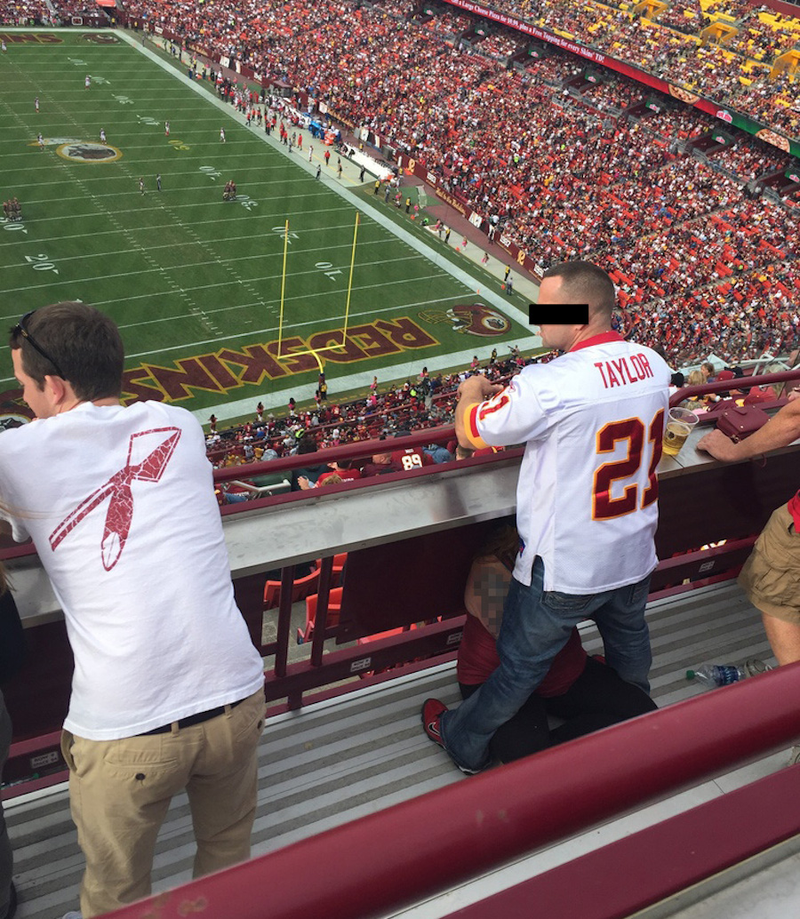 Illustration for article titled Skins Fan Enjoys Obstructed View